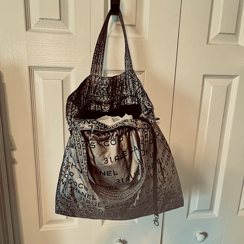CHANEL 31 Rue Cambon hobo style drawstring weekend bag